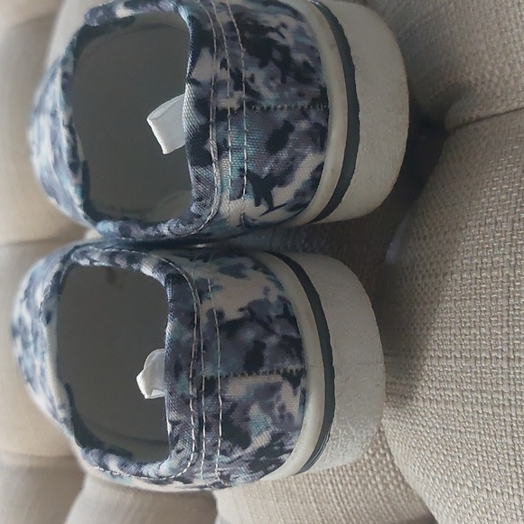 3/$6 item Osh Kosh tie dye shoes - Picture 4 of 7